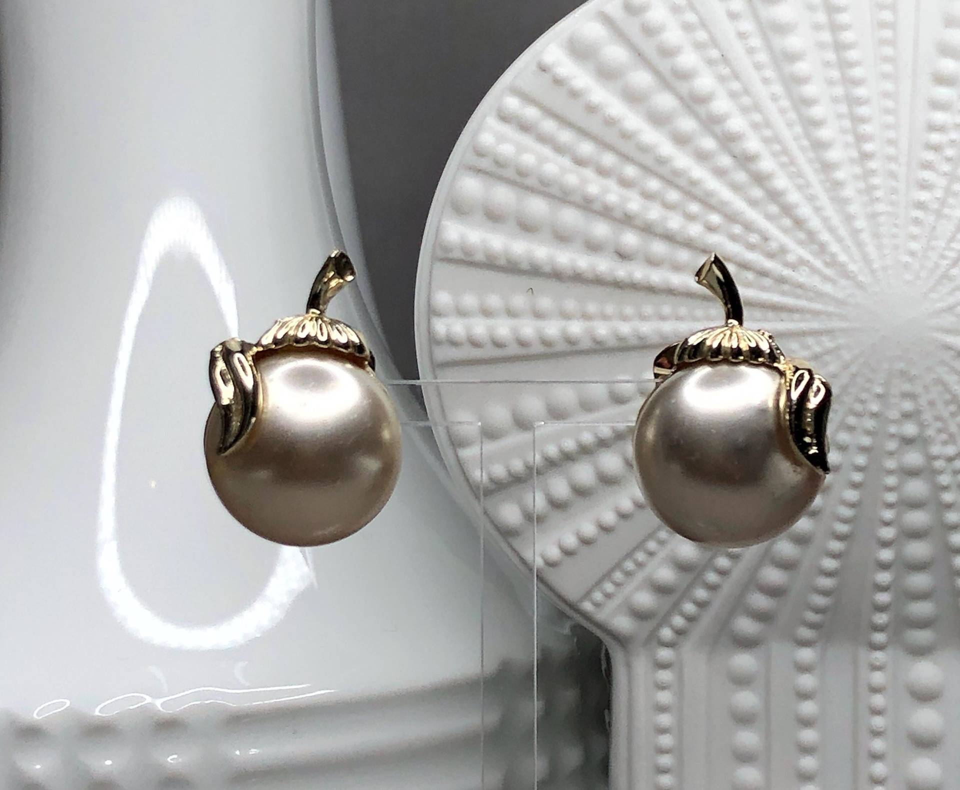 Vintage Marvella Ohrklips Äpfeln Mit Faux Pearl von KabinettBerlin