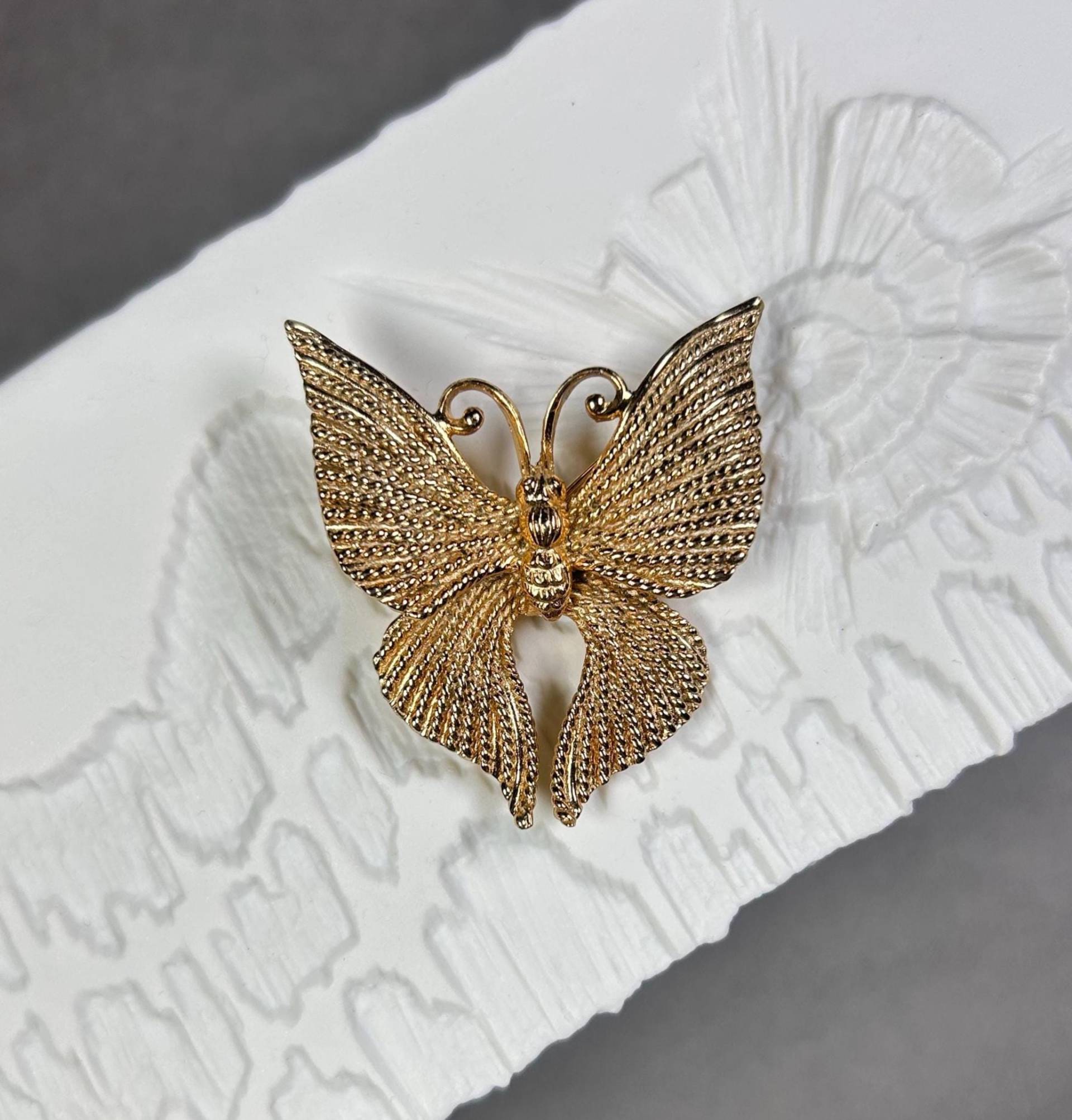Vintage Napier Signierte Brosche Goldener Schmetterling von KabinettBerlin