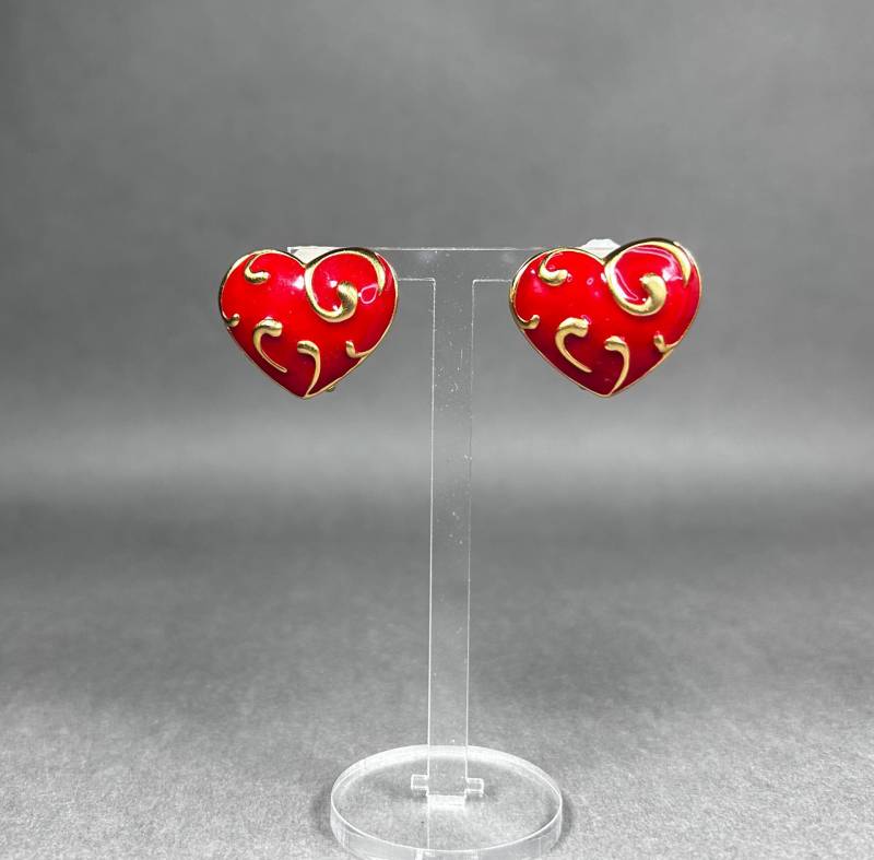 Vintage Ohrklips Herz Mit Roten Emaillen von KabinettBerlin