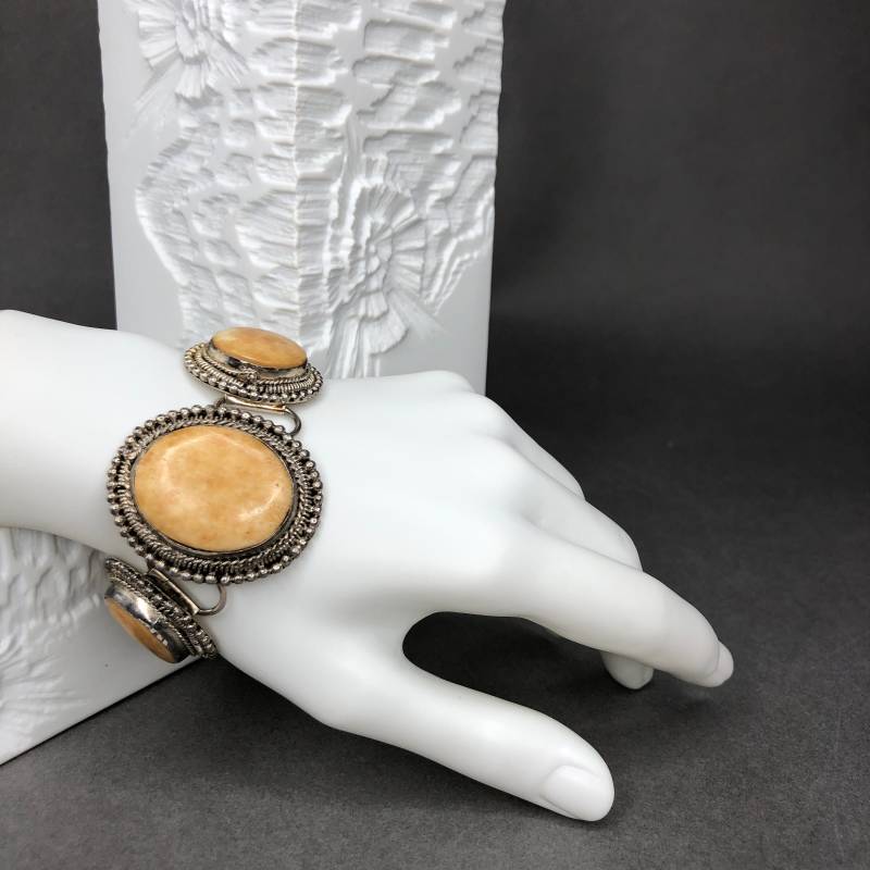 Vintage Silberfarbenes Armband Mit Fünf Speckstein Cabochons von KabinettBerlin