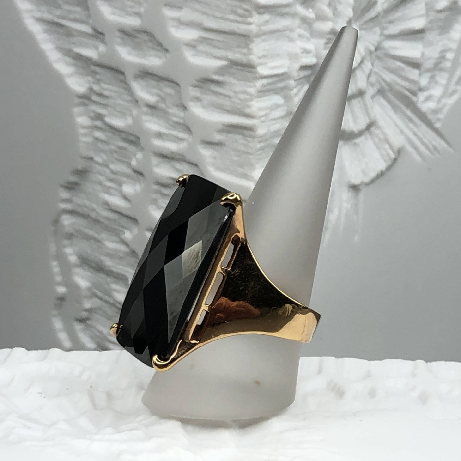 Vintage Statement Cocktailring Mit Einem Großen Facettierten Hämatit von KabinettBerlin