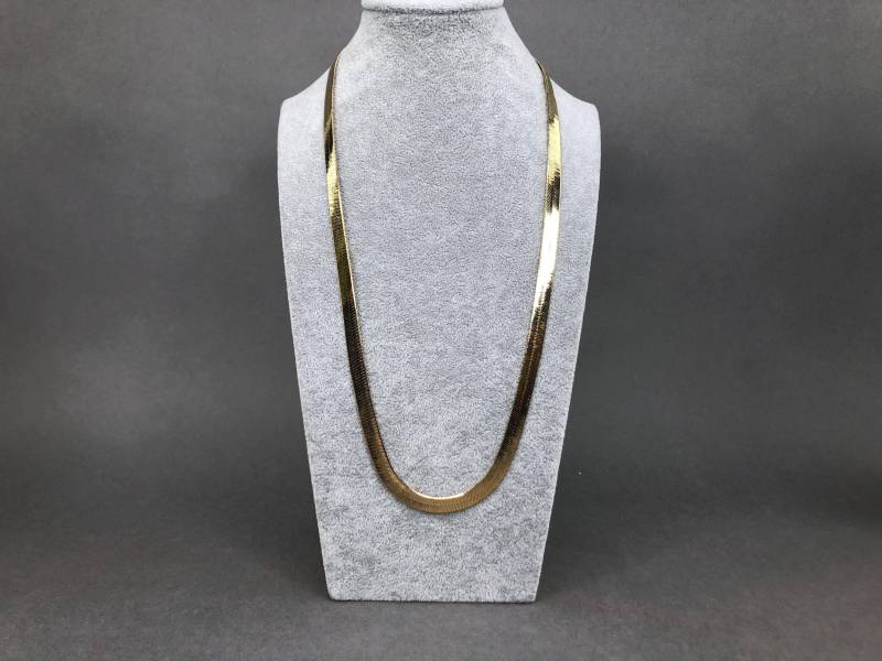 Vintage Vergoldete Kette Mit Fischgrätenmuster 60 cm Lang Vintage Vergoldete Kette Mit Fischgrätenmuster 60 cm Lang von KabinettBerlin