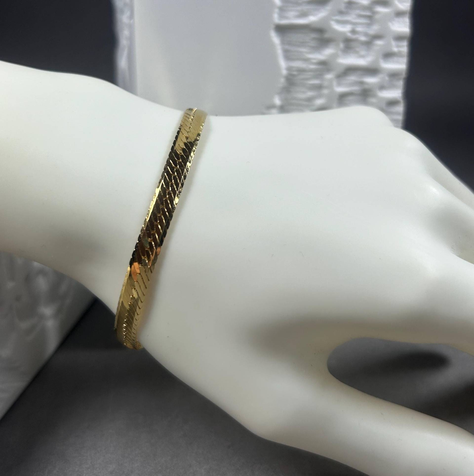 Vintage Vergoldetes Belissima Choice Gliederarmband/Tennisarmband Mit Fischgrätenmuster von KabinettBerlin