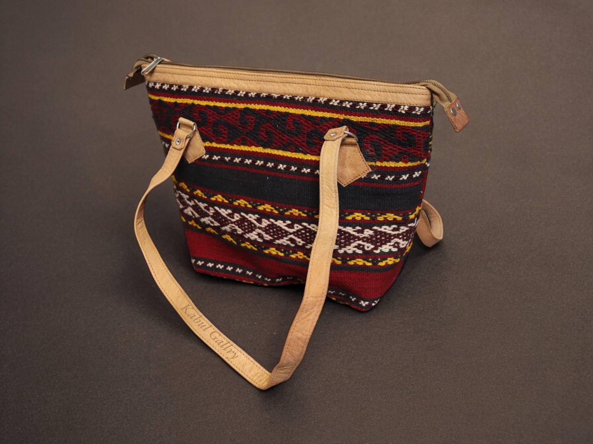 Seltener Handgefertigte Leder Und Kelim Frauen Schultertasche Tasche Damen Umhängetasche Handtasche Shopper Aus Kabul Afghanistan Nr23-1 von KabulGallery