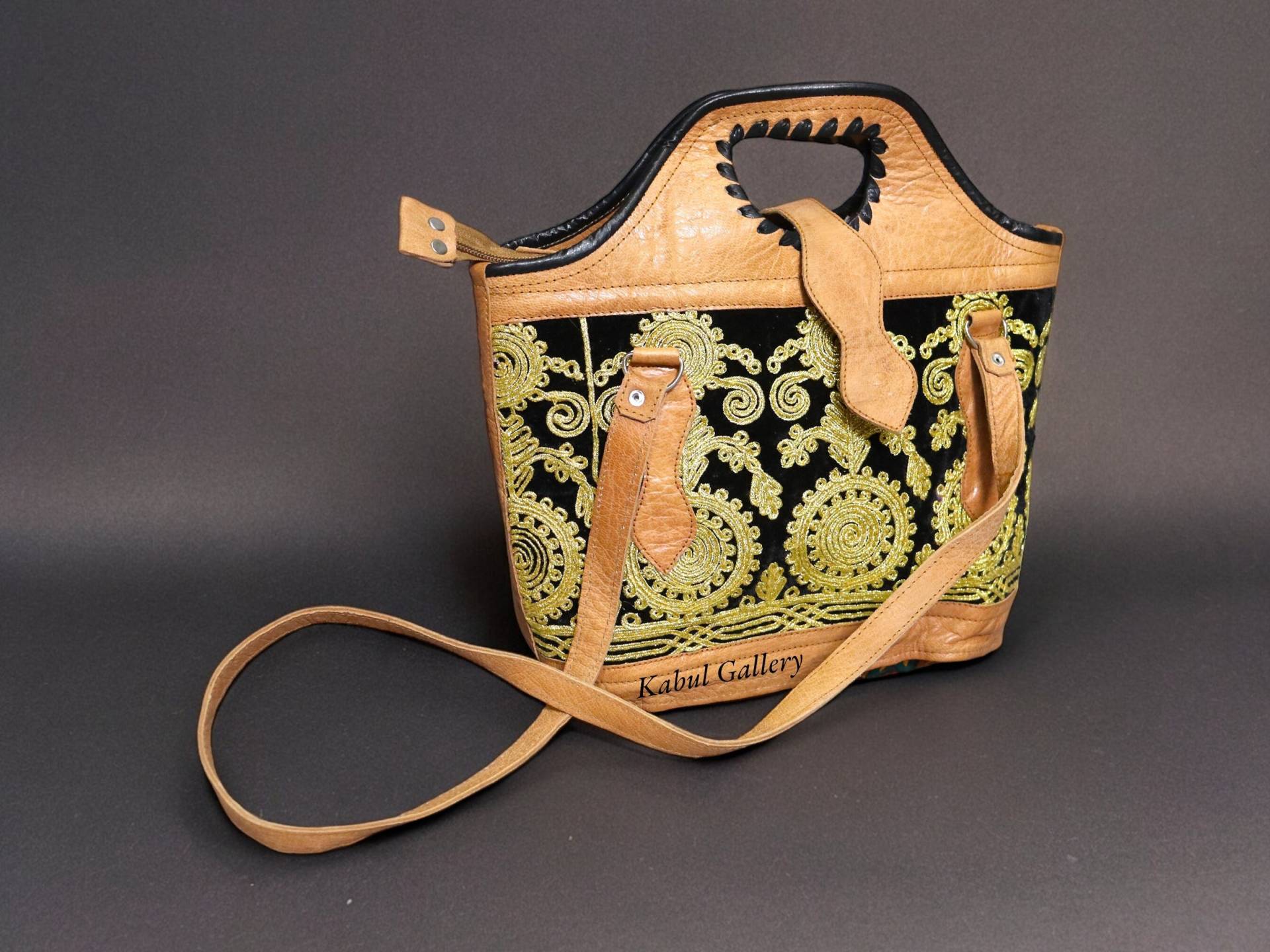 Seltener Handgefertigte Leder Und Suzani Frauen Schultertasche Tasche Damen Umhängetasche Handtasche Shopper Aus Kabul Afghanistan Nr23-5 von KabulGallery