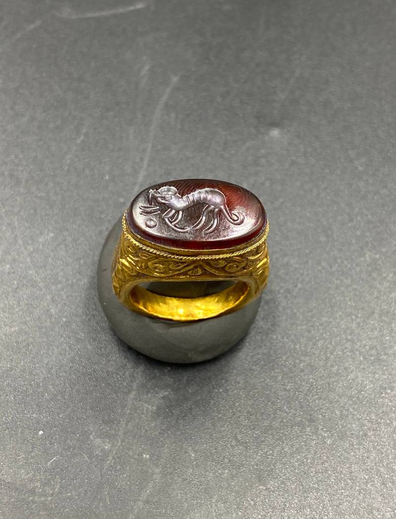 Echter 18K Goldring Mit Natürlichem Karneol Signet Geschnitzter Ring Intaglio von Kabulemporium