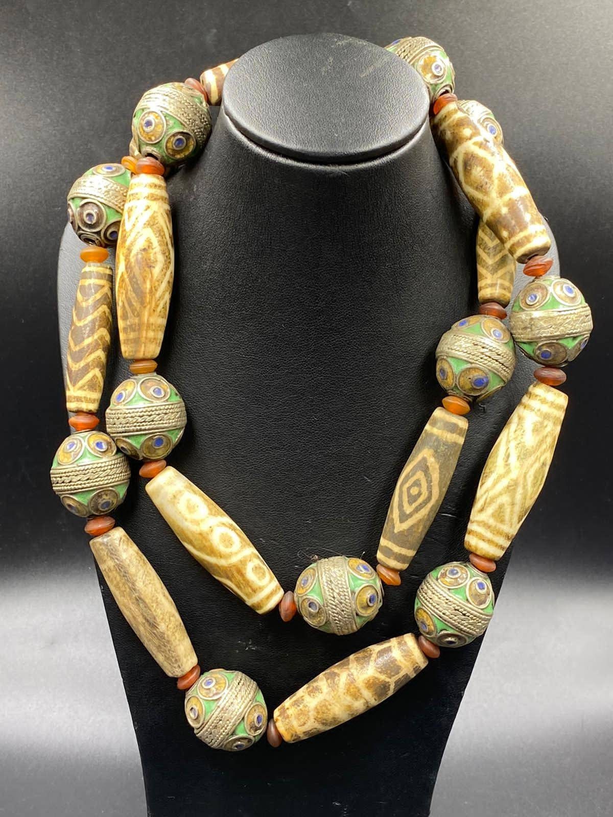Schöne Alte Antike Pumtek Pyu Perlen Mit Emaille Perle Halskette von Kabulemporium