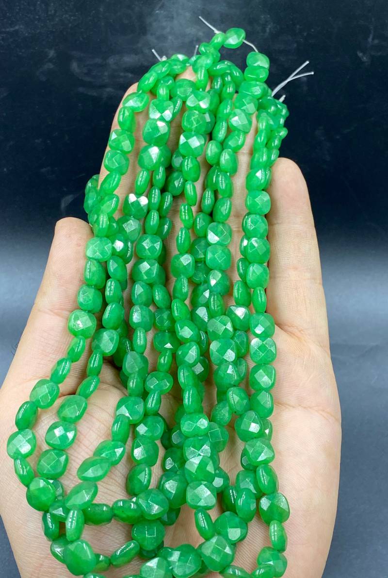 Schöne Schöne Farbe Grün Aventurin Facettierte Perlen Stein Halskette 5 Strang von Kabulemporium