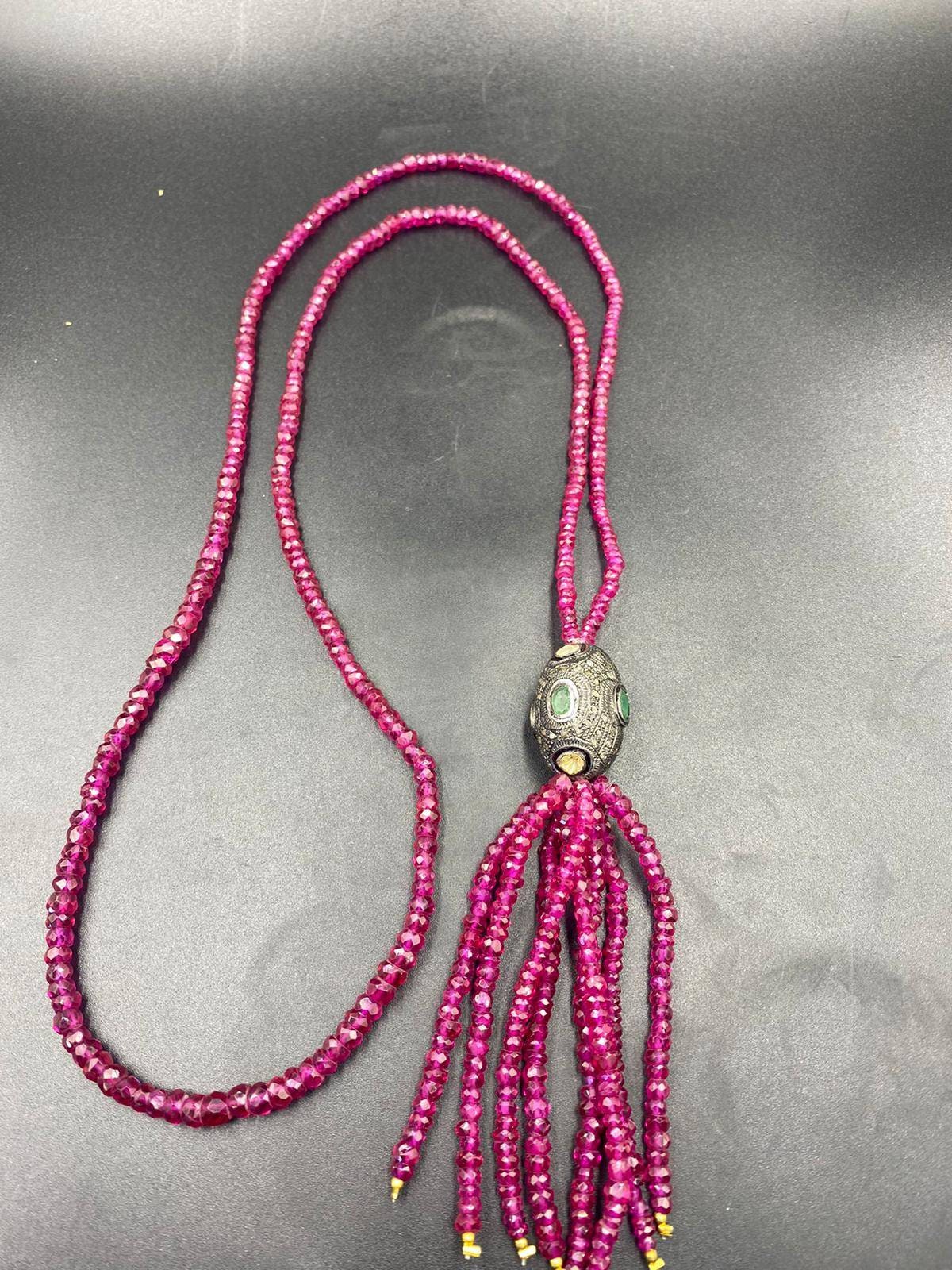 Schöne Vintage-Design Natürliche Polki Diamant Und Smaragd Perle in Sterling Silber Mit Roten Spinalstein Quaste Halskette von Kabulemporium