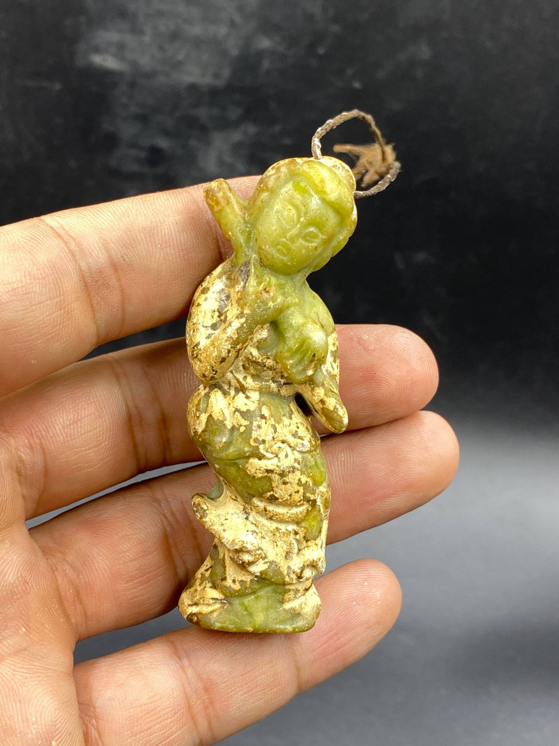 Sehr Schöne Alte Antik Gravierte Jade Stein Unikat Figur Pendent von Kabulemporium