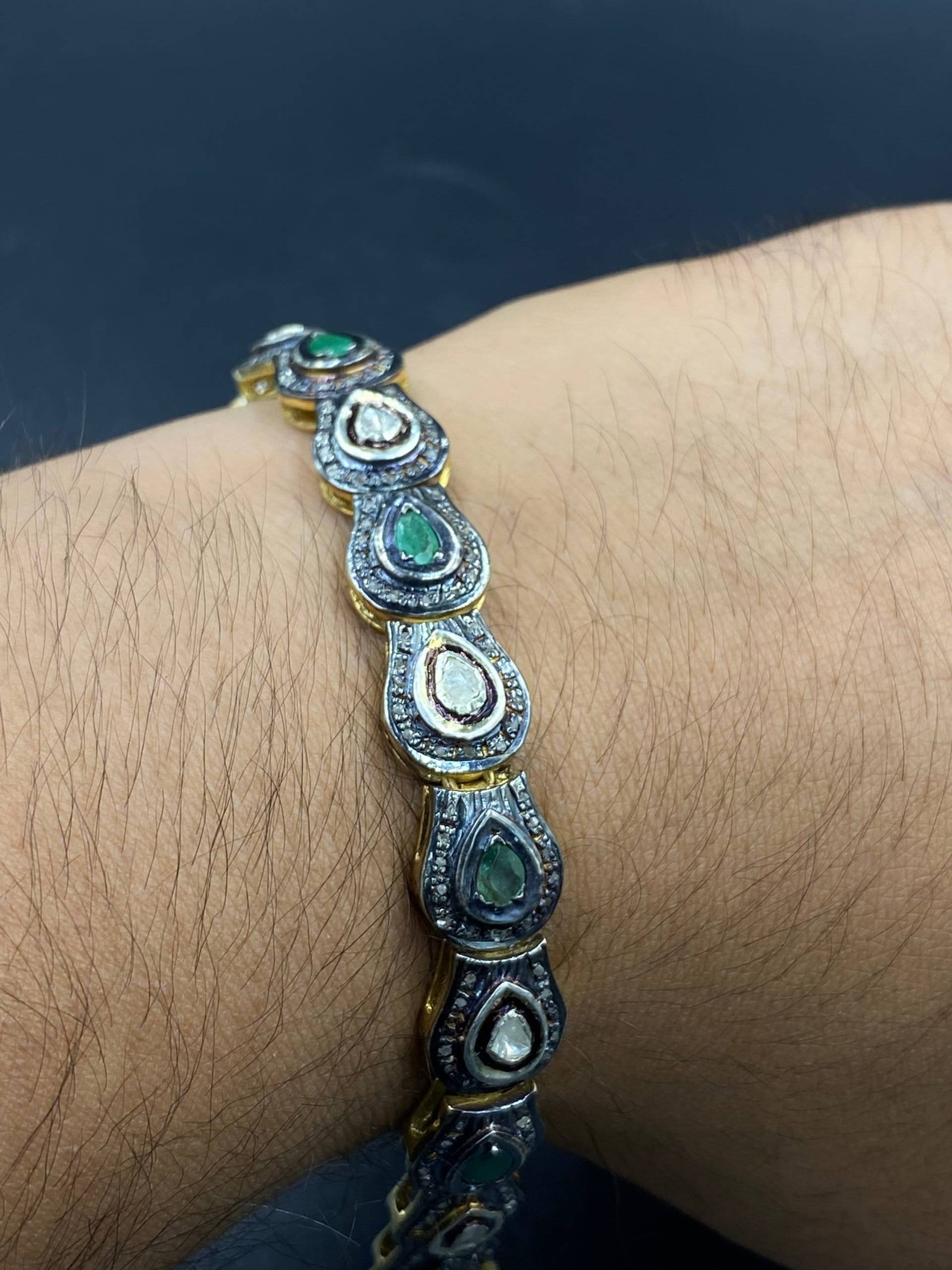 Sehr Schönes Vintage Stil Rosenschliff Diamant Armband Mit Smaragd von Kabulemporium