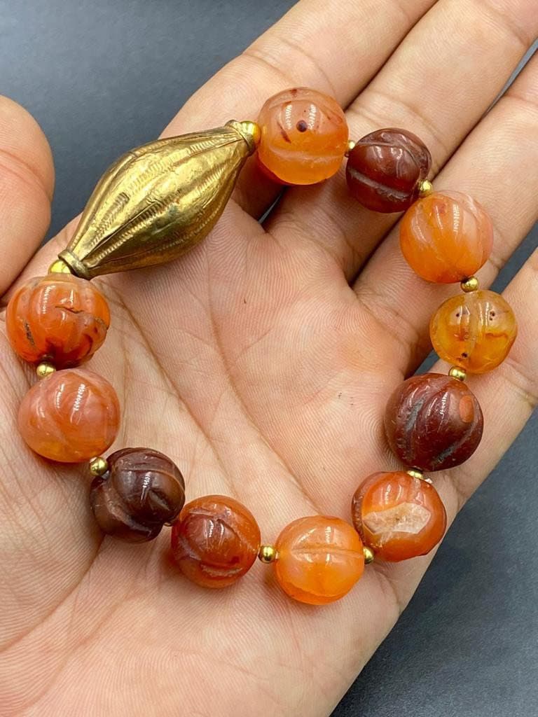 Selten Alte Alte Schöne Orange Farbe Karneol Kürbis Form Mit 20 K Goldfeld Auf Silber Perlen Armband von Kabulemporium
