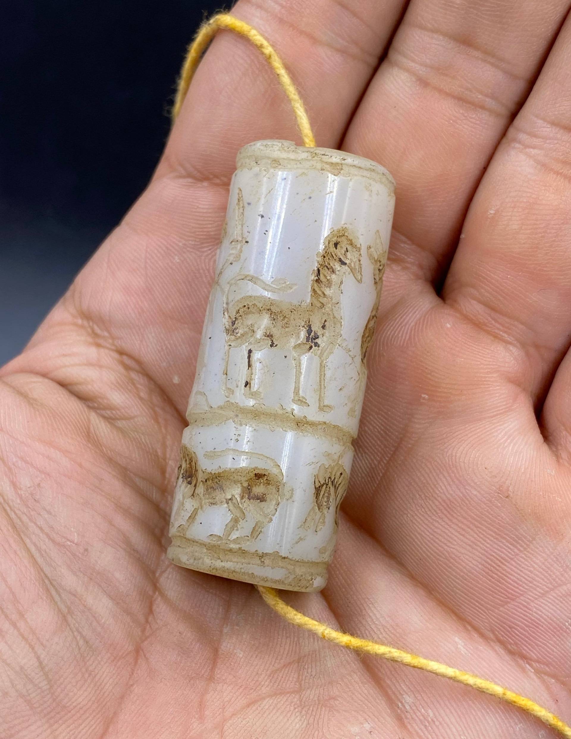 Selten Alte Antike Achat Zylinder Perlen Siegel Intaglio Schöne Sammlerperle von Kabulemporium