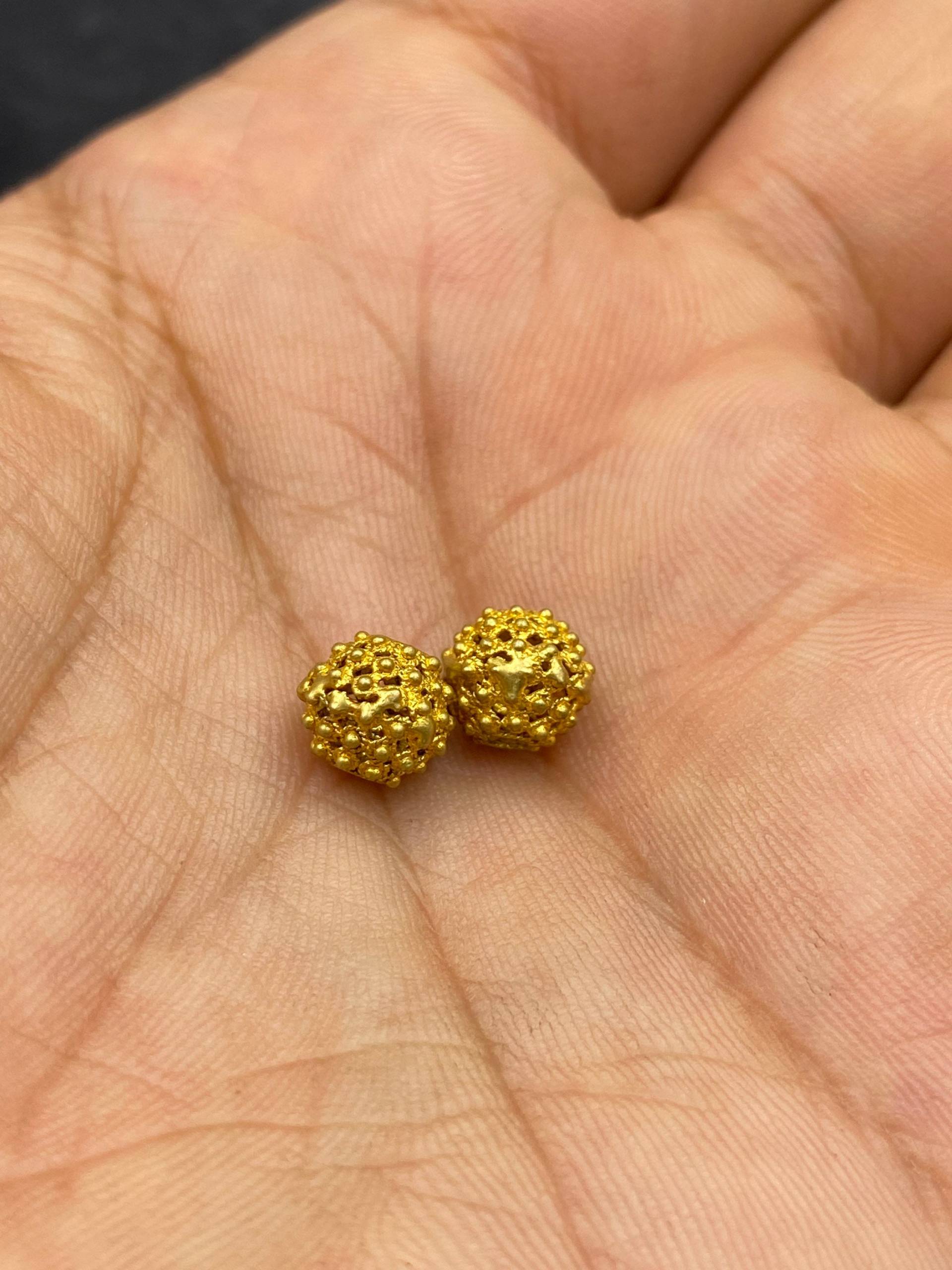 Seltene Uralte 22K Gold Filigrane Perlen Unikat Handgefertigt Ein Paar von Kabulemporium