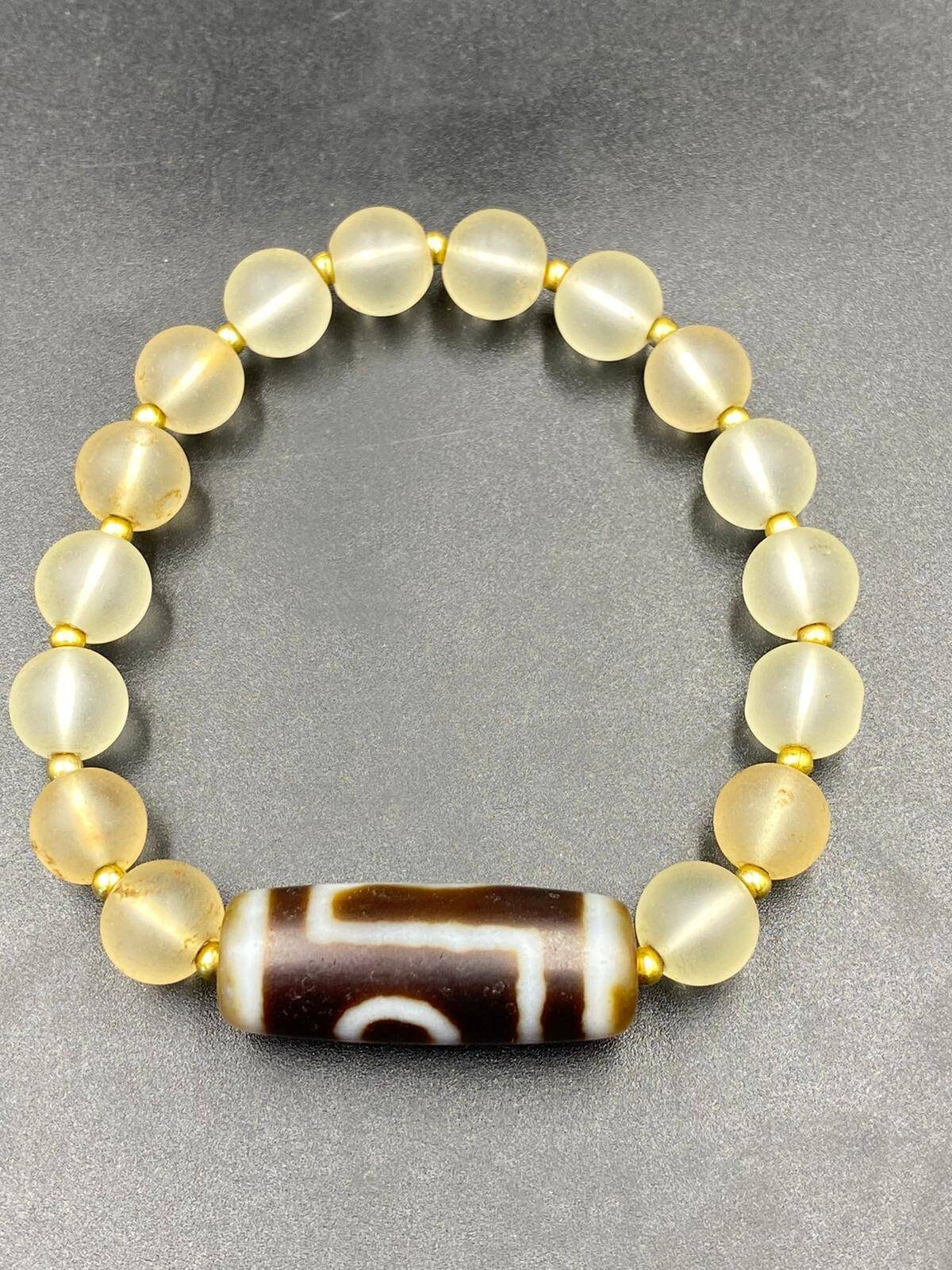 Wunderschöne Alte Antike One Eye Dzi Perle Mit Altem Kristallperlen Armband Wunderschöne Alte Antike One Eye Dzi Perle Mit Altem Kristallperlen Armband von Kabulemporium