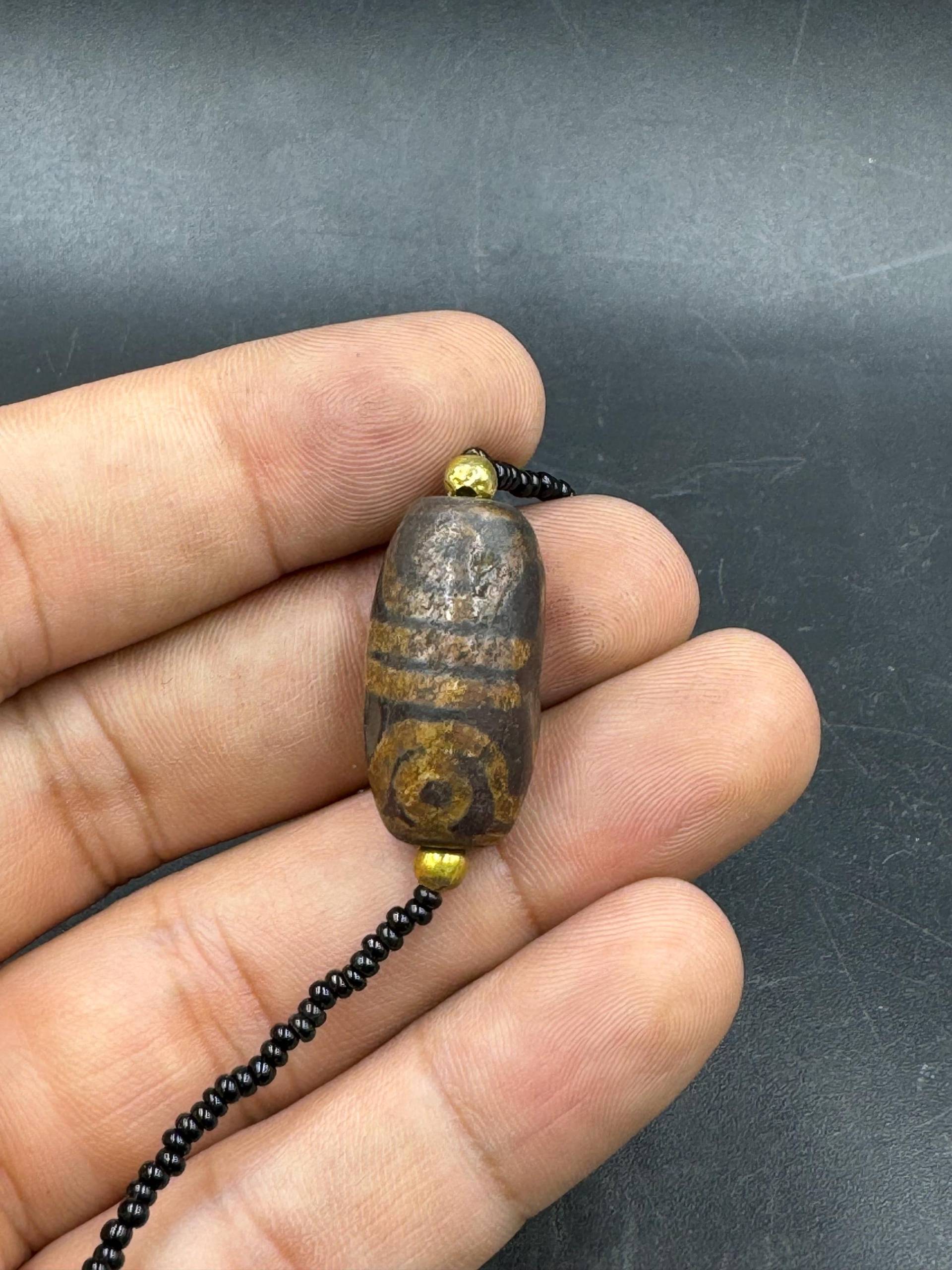 Wunderschöner Uralter Alter Achat 4 Seltene Augen Kraftvolle Dzi Perle Glücks Amulett Wunderschöner Uralter Alter Achat 4 Seltene Augen Kraftvolle Dzi Perle Glücks Amulett von Kabulemporium