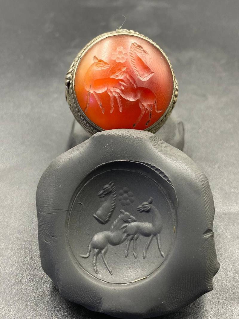Wundervoller Uralter Karneol Stein Geschnitzt Mit Echtem Silberring Signet Intaglio von Kabulemporium