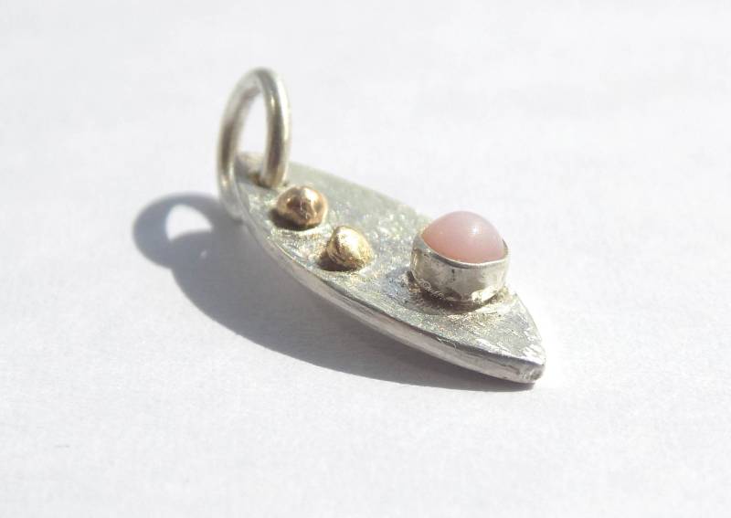 Handgemachte Rosa Opal Sterling Silber Und Gold Anhänger Handgemachte Rosa Opal Sterling Silber Und Gold Anhänger von KachaStones