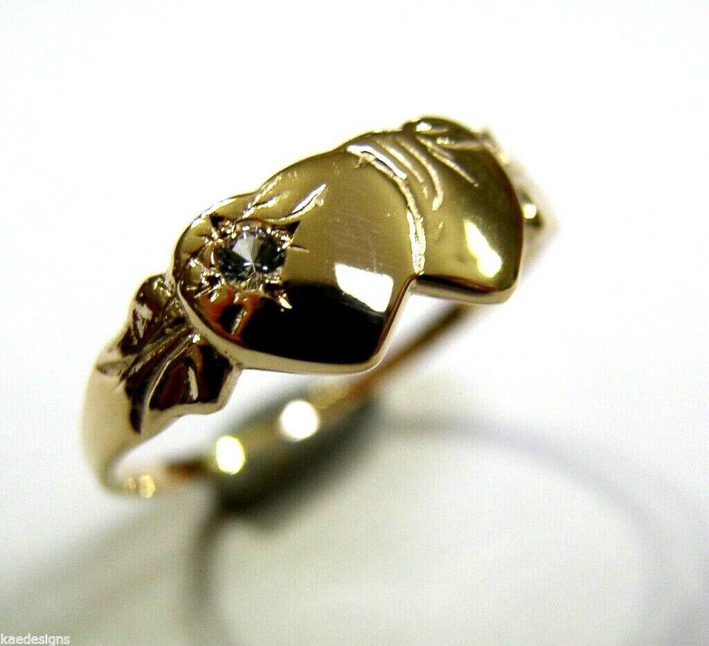 Echter 9 Karat Gelbgold Doppel Herz Weißer Saphir Siegelring Echter 9 Karat Gelbgold Doppel Herz Weißer Saphir Siegelring von KaedesignsJewellery