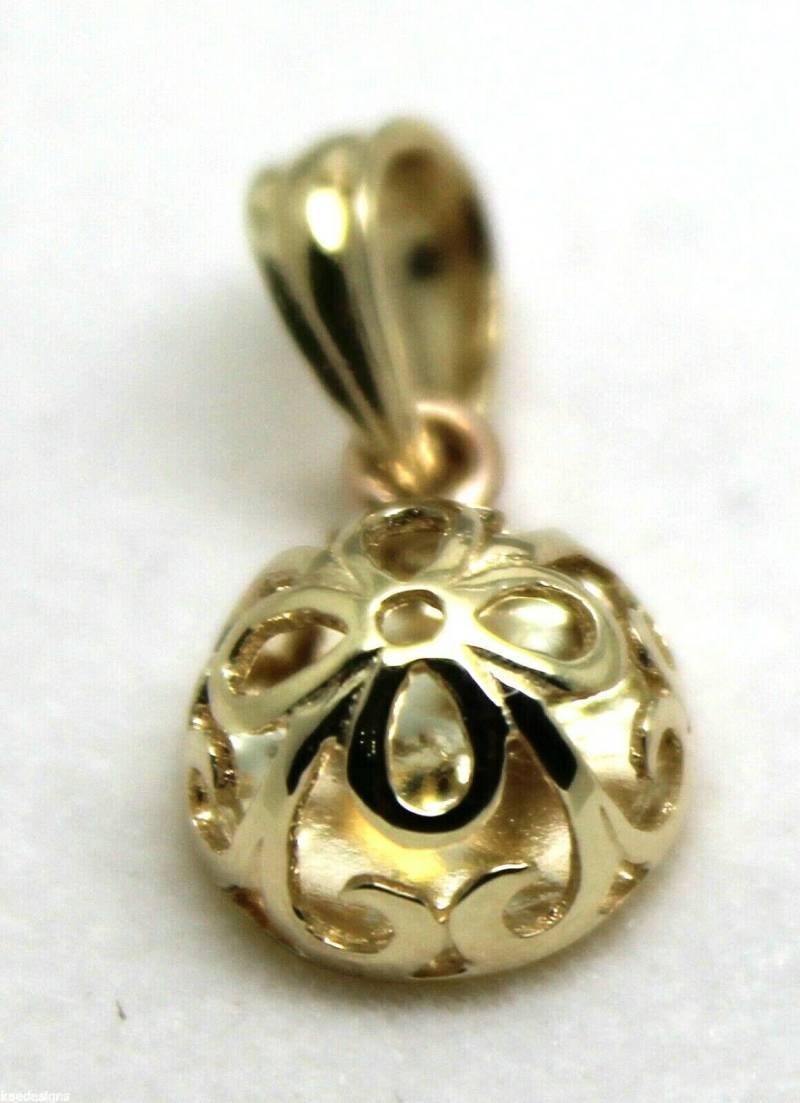 Echtes Festes 9 Karat Gelb Oder Rose Weißgold Halbkugel Filigrane Blumenanhänger von KaedesignsJewellery