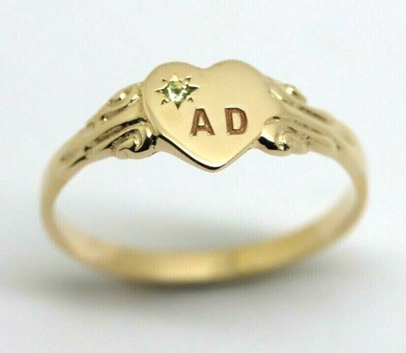 Größe J, August Birthstone 9 Karat Gelb-, Rosé - Oder Weißgold 375 Grüner Peridotstein-Herz-Siegelring + Gravur von KaedesignsJewellery