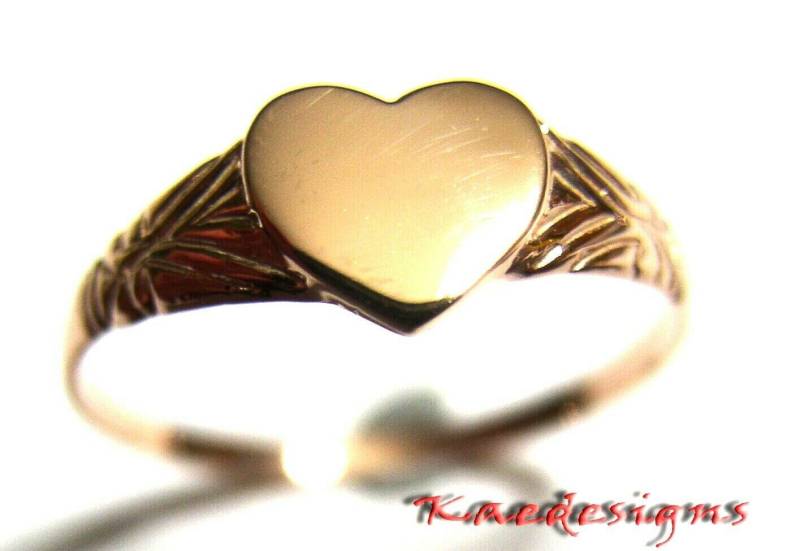 Größe M Kaedesigns 9Kt Gelb-, Rosé - Oder Weißgold-Herz-Siegelring von KaedesignsJewellery