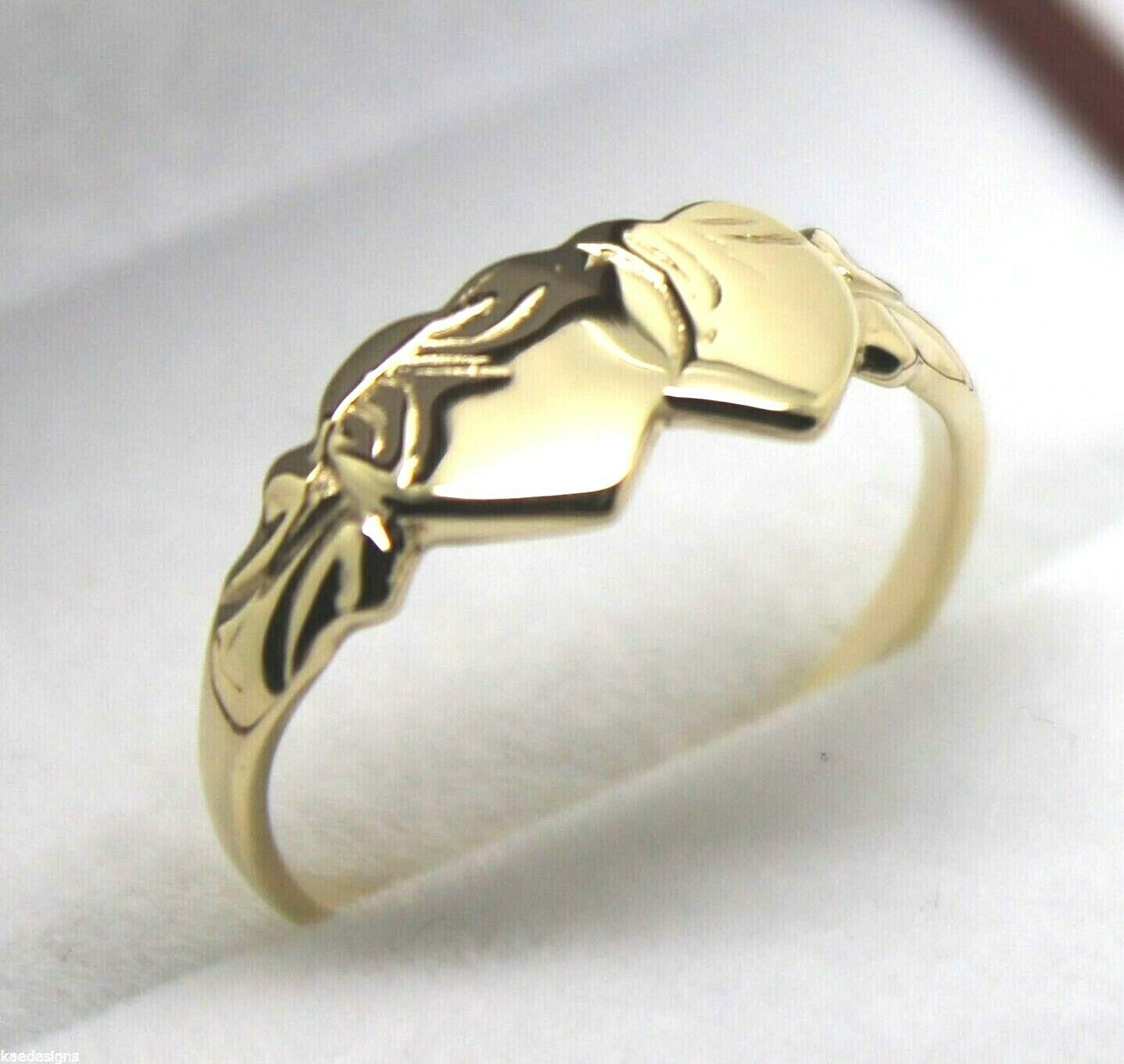 Größe Q1/2 Massiver 9Ct Gelbgold Double Heart Signet Ring von KaedesignsJewellery