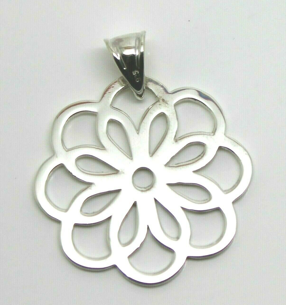 Kaedesigns Echt Sterling Silber 925 Blume Großer Anhänger von KaedesignsJewellery