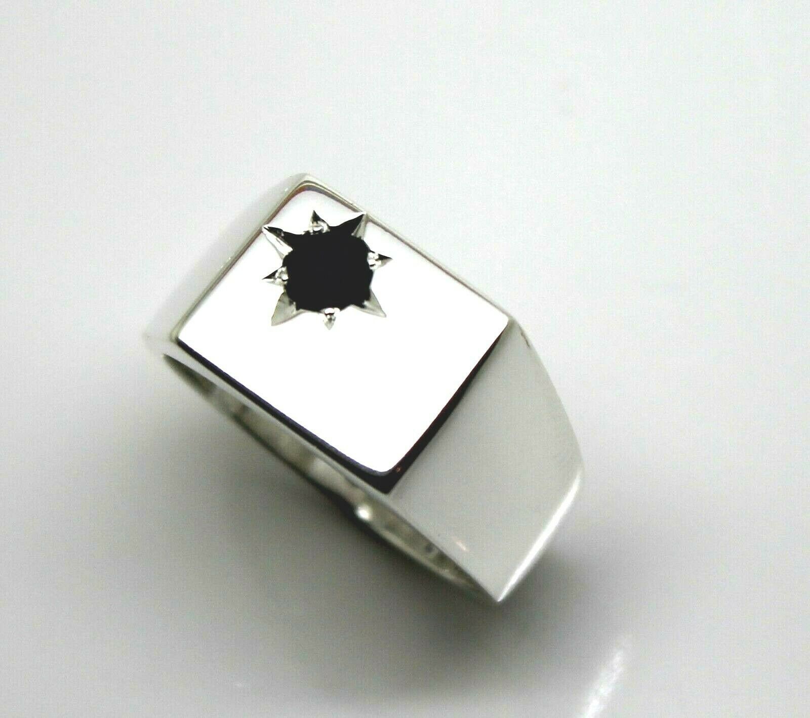 Kaedesigns Herren Sterling Silber Schwarz 4mm Saphir Quadrat Signet Ring von KaedesignsJewellery