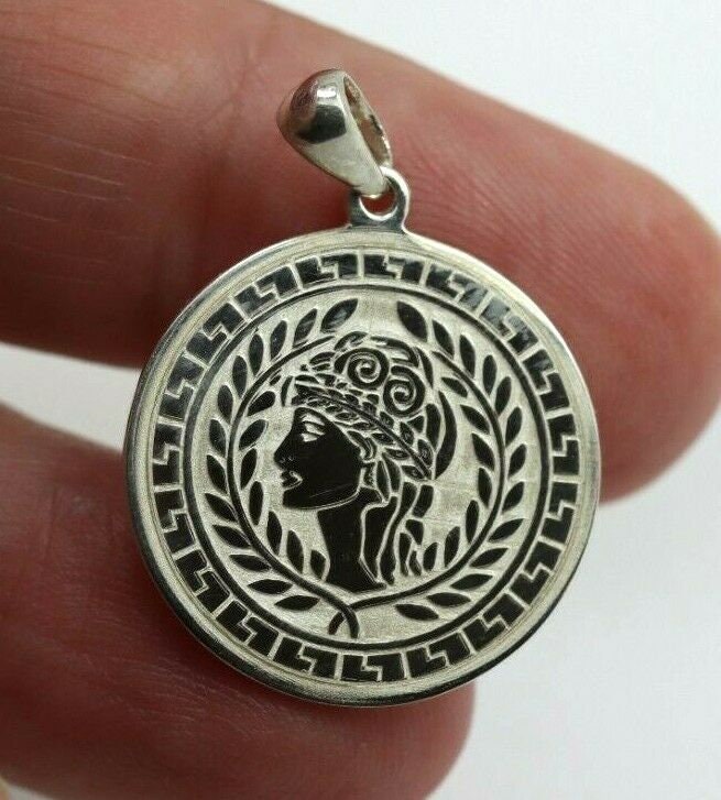 sterling Silber Athena Göttin Der Weisheit + Kriegsschild Anhänger Mit Ballen von KaedesignsJewellery