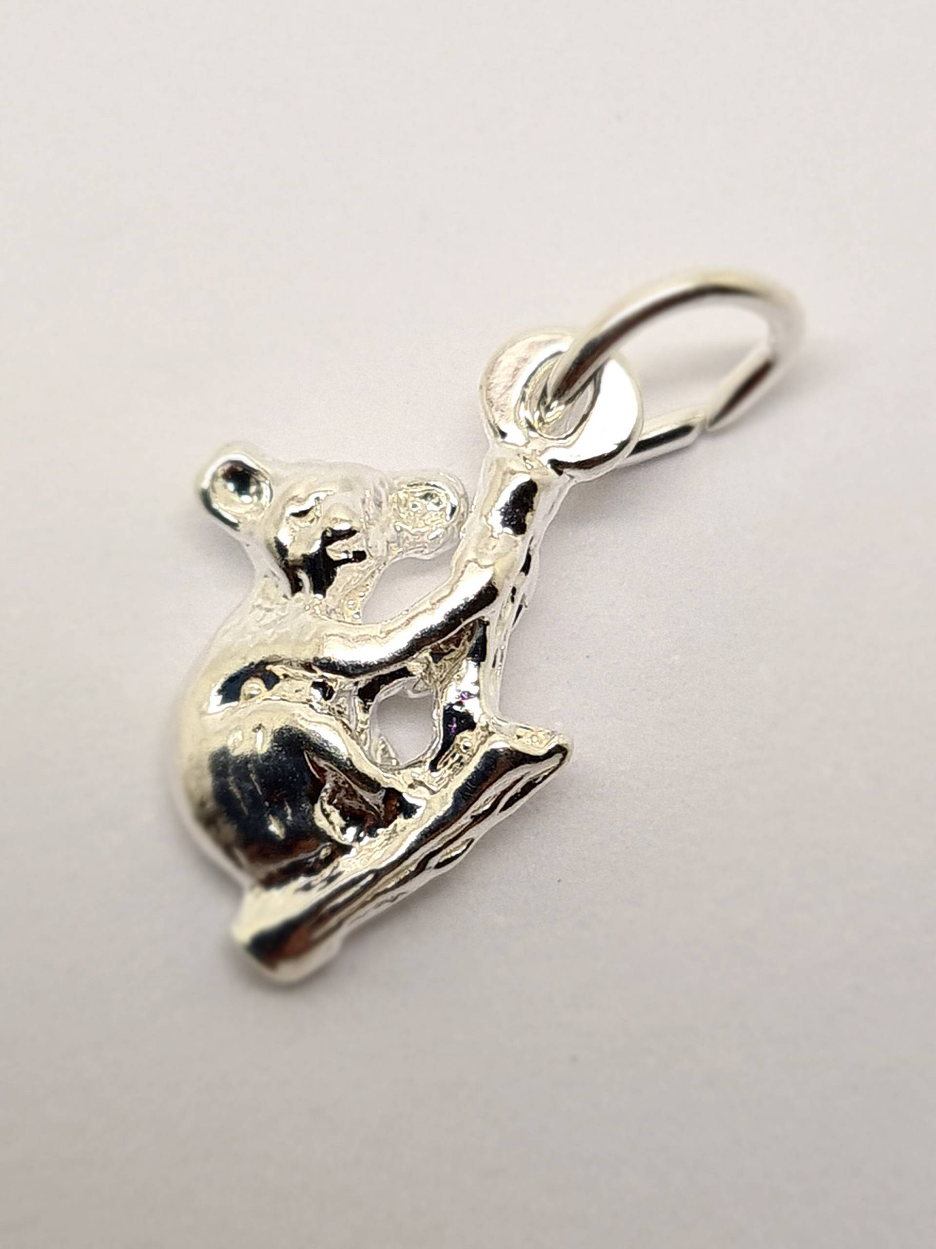 sterling Silber Kleiner Koala Anhänger Oder Charm von KaedesignsJewellery