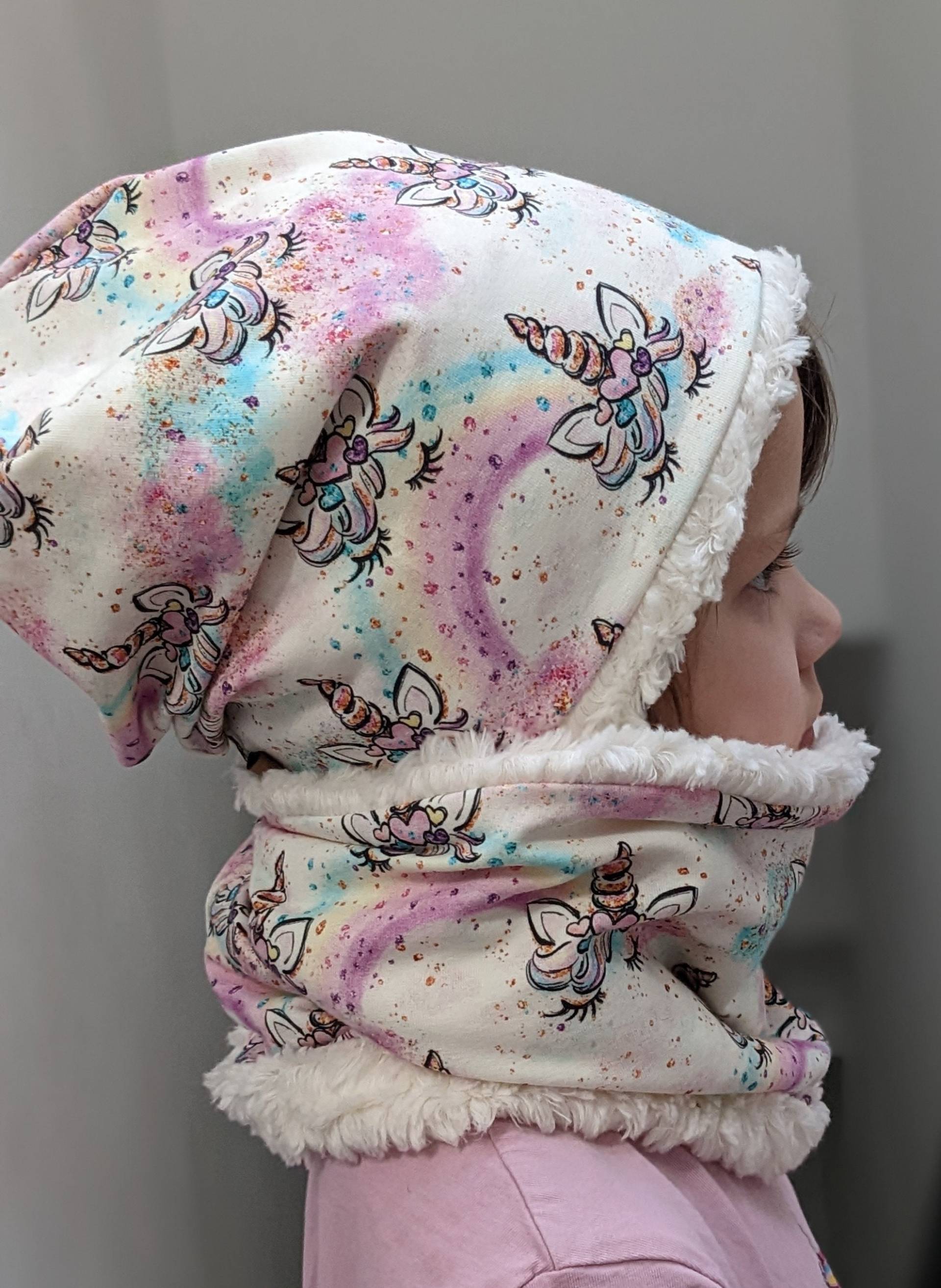 Einhorn Mit Teddyplüsch Pferde Regenbogen Zauber Kinder Mädchen Mützenset Beanie Mütze & Schal Loop Stirnband Größe 37-56cm Einhorn Mit Teddyplüsch Pferde Regenbogen Zauber Kinder Mädchen Mützenset Beanie Mütze & Schal Loop Stirnband Größe 37-56cm von KaeferMari