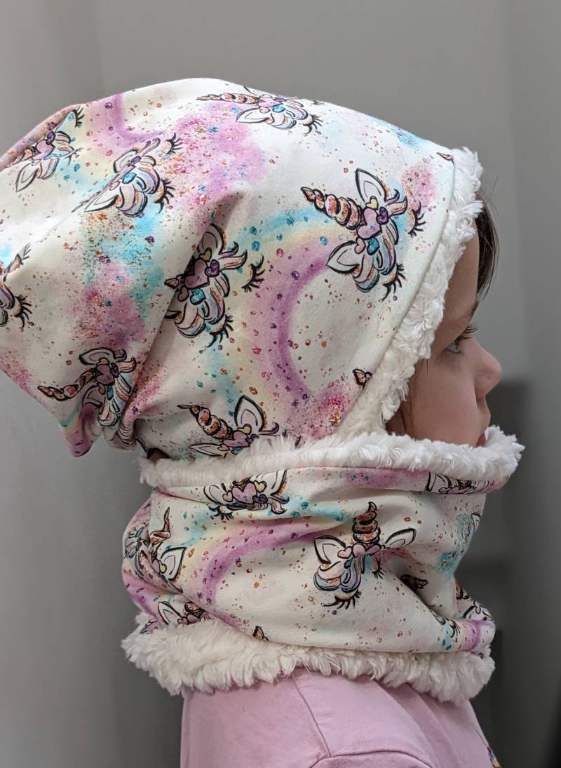 Einhorn Mit Teddyplüsch Pferde Regenbogen Zauber Kinder Mädchen Mützenset Beanie Mütze & Schal Loop Stirnband Größe 37-56cm Einhorn Mit Teddyplüsch Pferde Regenbogen Zauber Kinder Mädchen Mützenset Beanie Mütze & Schal Loop Stirnband Größe 37-56cm von KaeferMari