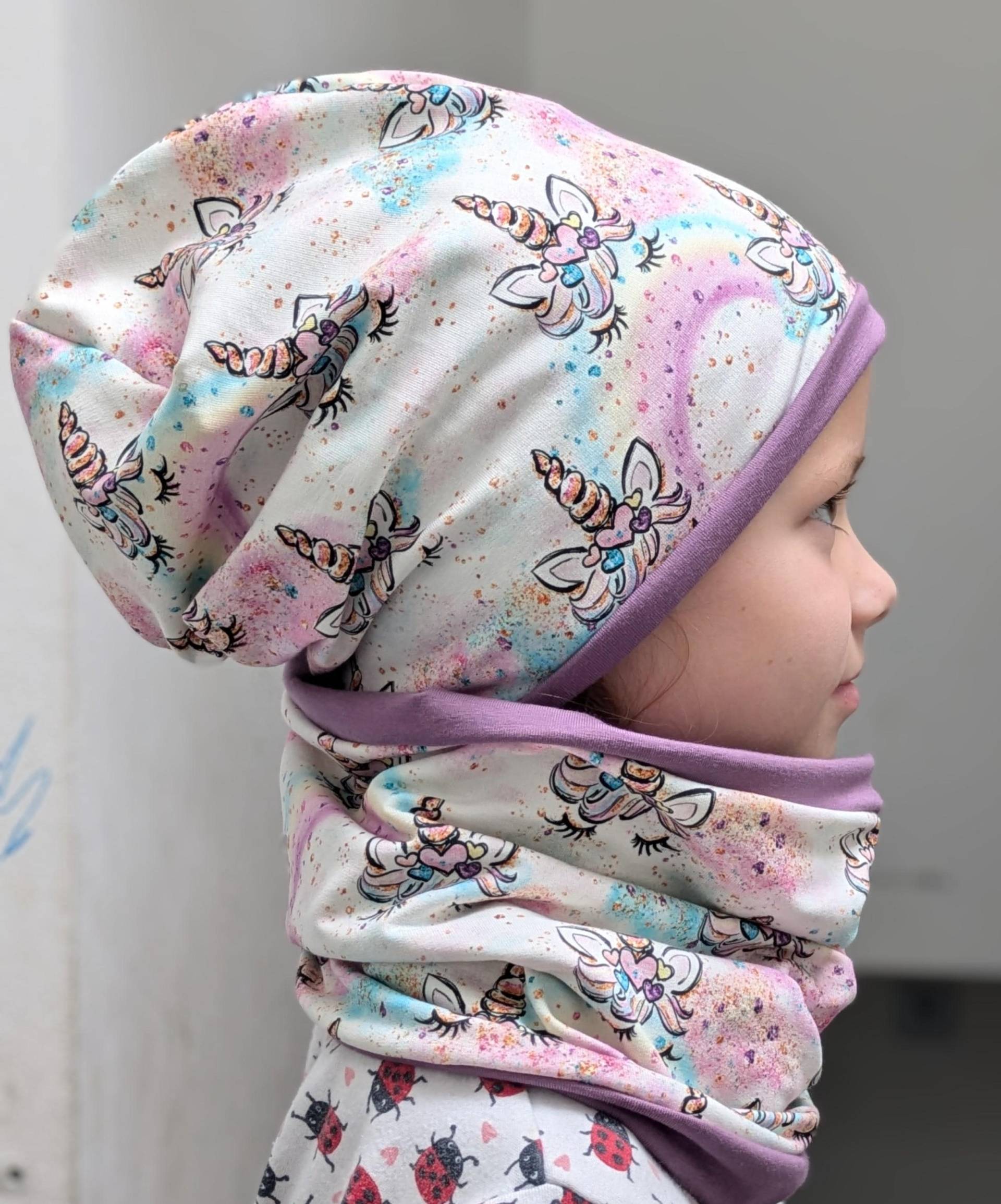 Einhorn Pferde Regenbogen Zauber Kinder Mädchen Mützenset Beanie Mütze & Schal Loop Stirnband Größe 37-56cm Einhorn Pferde Regenbogen Zauber Kinder Mädchen Mützenset Beanie Mütze & Schal Loop Stirnband Größe 37-56cm von KaeferMari
