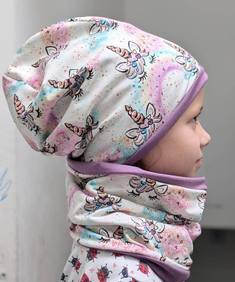 Einhorn Pferde Regenbogen Zauber Kinder Mädchen Mützenset Beanie Mütze & Schal Loop Stirnband Größe 37-56cm Einhorn Pferde Regenbogen Zauber Kinder Mädchen Mützenset Beanie Mütze & Schal Loop Stirnband Größe 37-56cm von KaeferMari