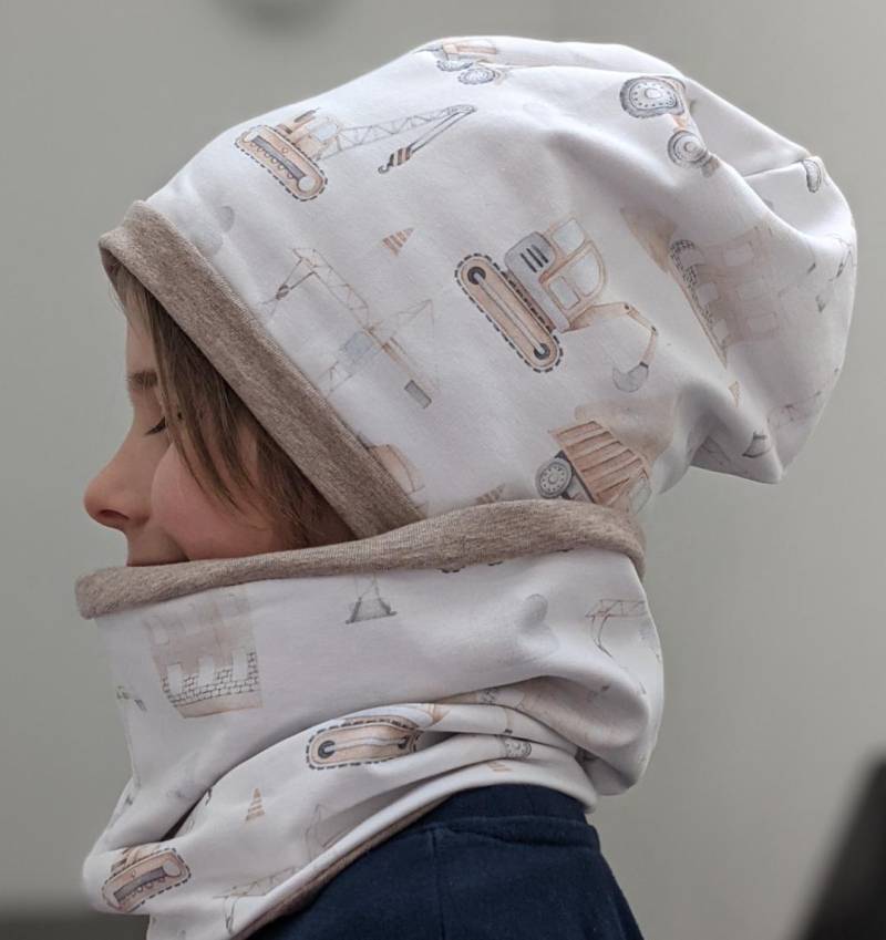 Kinder Mützenset Traktor Trecker Baufahrzeuge Bagger Baby Jungen Mütze & Loop Beanie Halstuch Größe 39-56cm Wintersweat von KaeferMari