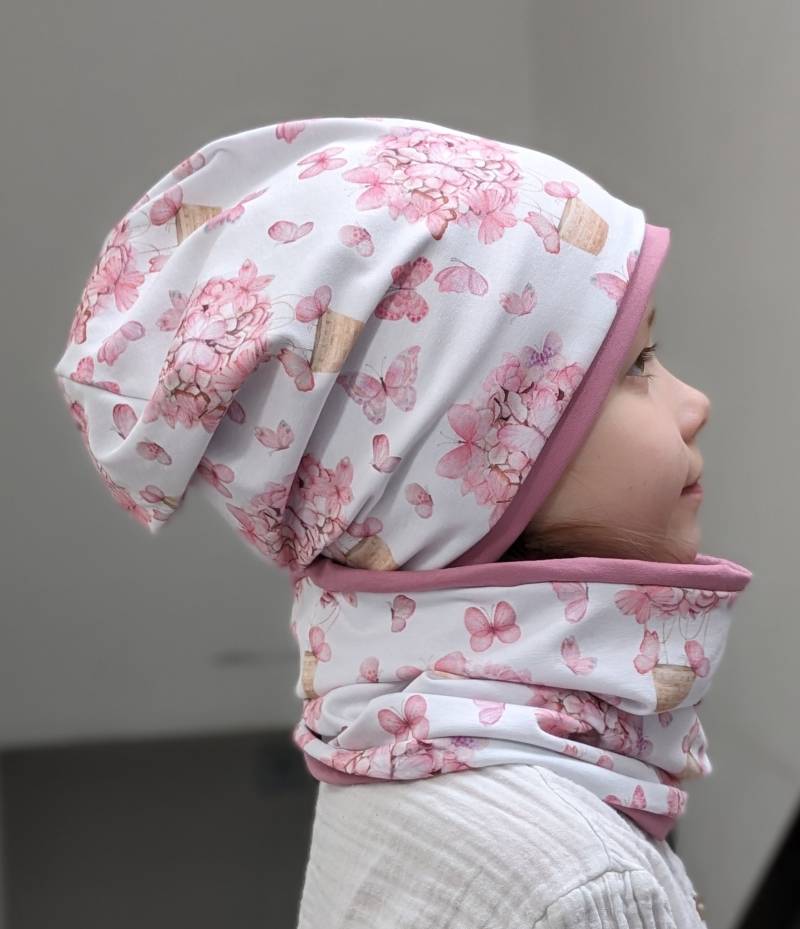 Schmetterling Rosa Zauber Kinder Mädchen Mützenset Beanie Mütze & Schal/Loop Stirnband Größe 37-56cm Schmetterlinge von KaeferMari