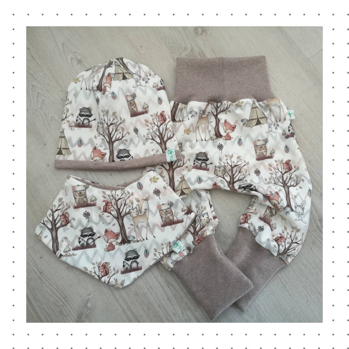 Set Waldfreunde Fuchs Reh Wald Baby Mädchen Jungen Pumphose Mitwachshose Beanie Mütze & Halstuch Oder Loop Größe 50-116 Set Waldfreunde Fuchs Reh Wald Baby Mädchen Jungen Pumphose Mitwachshose Beanie Mütze & Halstuch Oder Loop Größe 50-116 von KaeferMari