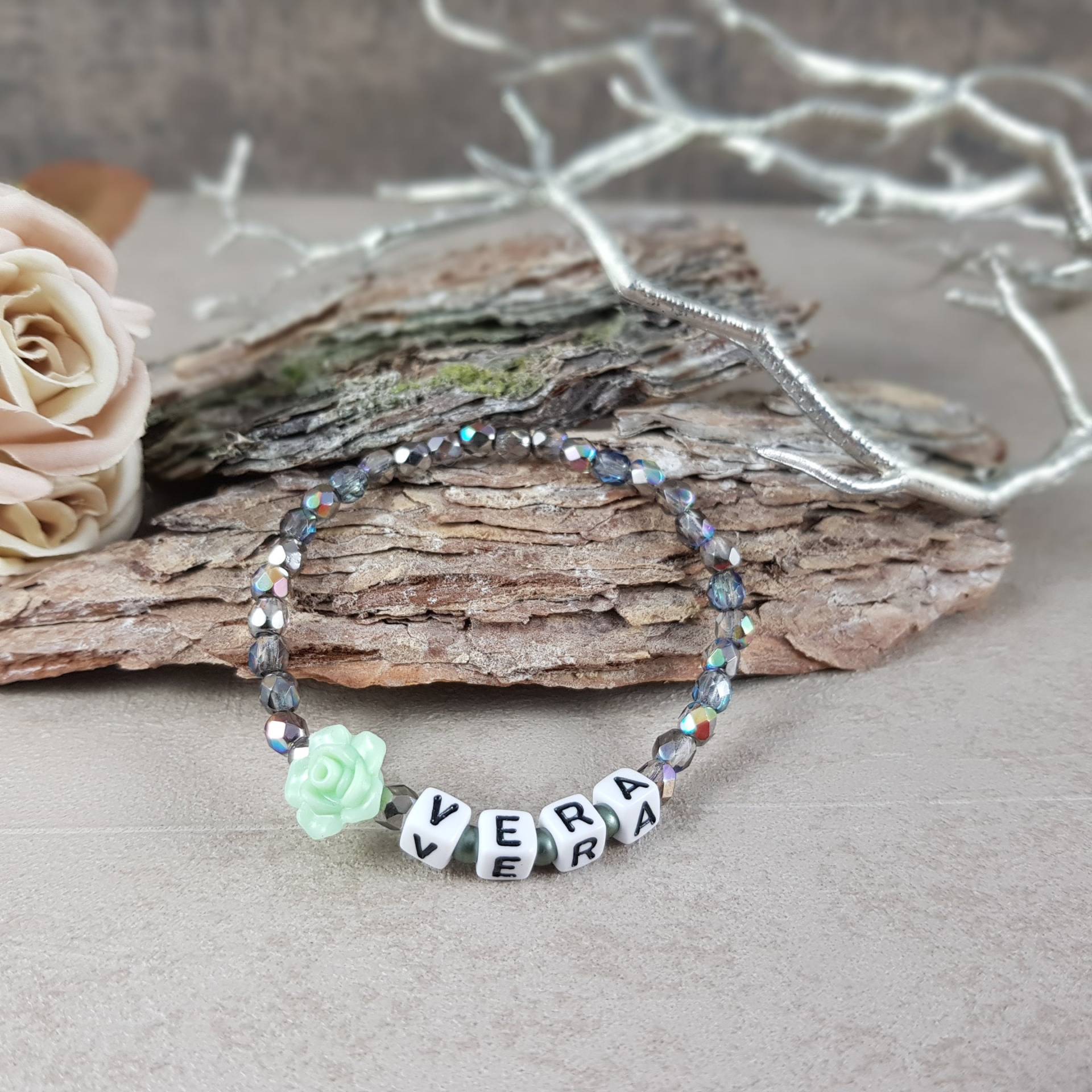 Personalisiertes Namensarmband Initialien Wunschname Personalisiertes Armband Geburtstag Mama Tochter Schwester Beste Freundin Personalisiertes Namensarmband Initialien Wunschname Personalisiertes Armband Geburtstag Mama Tochter Schwester Beste Freundin von KaehnDesign