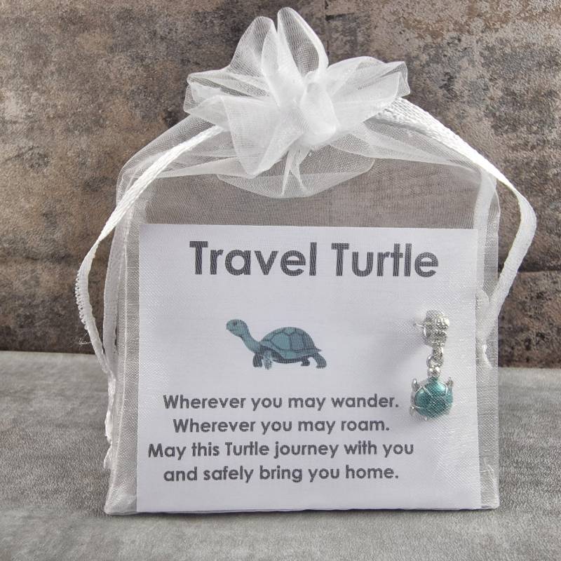 Travel Turtle Keychain - Schlüsselanhänger Schildkröte Besonderes Geschenk Glücksbringer Reise Urlaub Taschenanhänger Geschenkidee von KaehnDesign