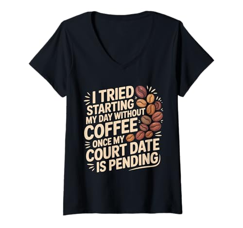 Damen Skipped Coffee Once Court Date is Still Pending |- T-Shirt mit V-Ausschnitt Damen Skipped Coffee Once Court Date is Still Pending |- T-Shirt mit V-Ausschnitt von Kaffee Humor Legale Probleme Bohnen