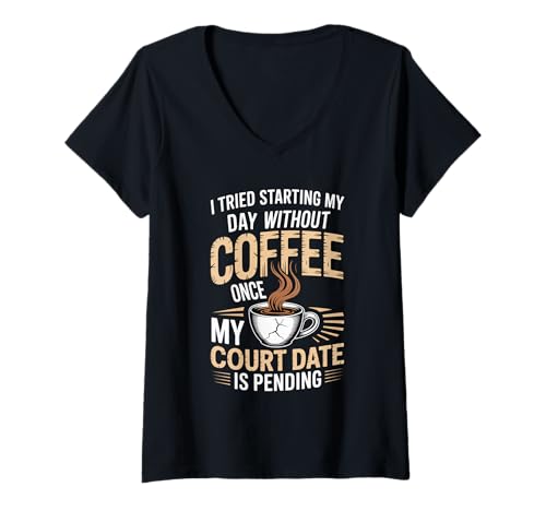 Damen Skipped Coffee Once Court Date is Still Pending - T-Shirt mit V-Ausschnitt Damen Skipped Coffee Once Court Date is Still Pending - T-Shirt mit V-Ausschnitt von Kaffee Humor Legale Probleme Bohnen