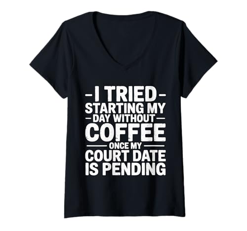 Damen Skipped Coffee Once Court Date is Still Pending - T-Shirt mit V-Ausschnitt Damen Skipped Coffee Once Court Date is Still Pending - T-Shirt mit V-Ausschnitt von Kaffee Humor Legale Probleme Bohnen