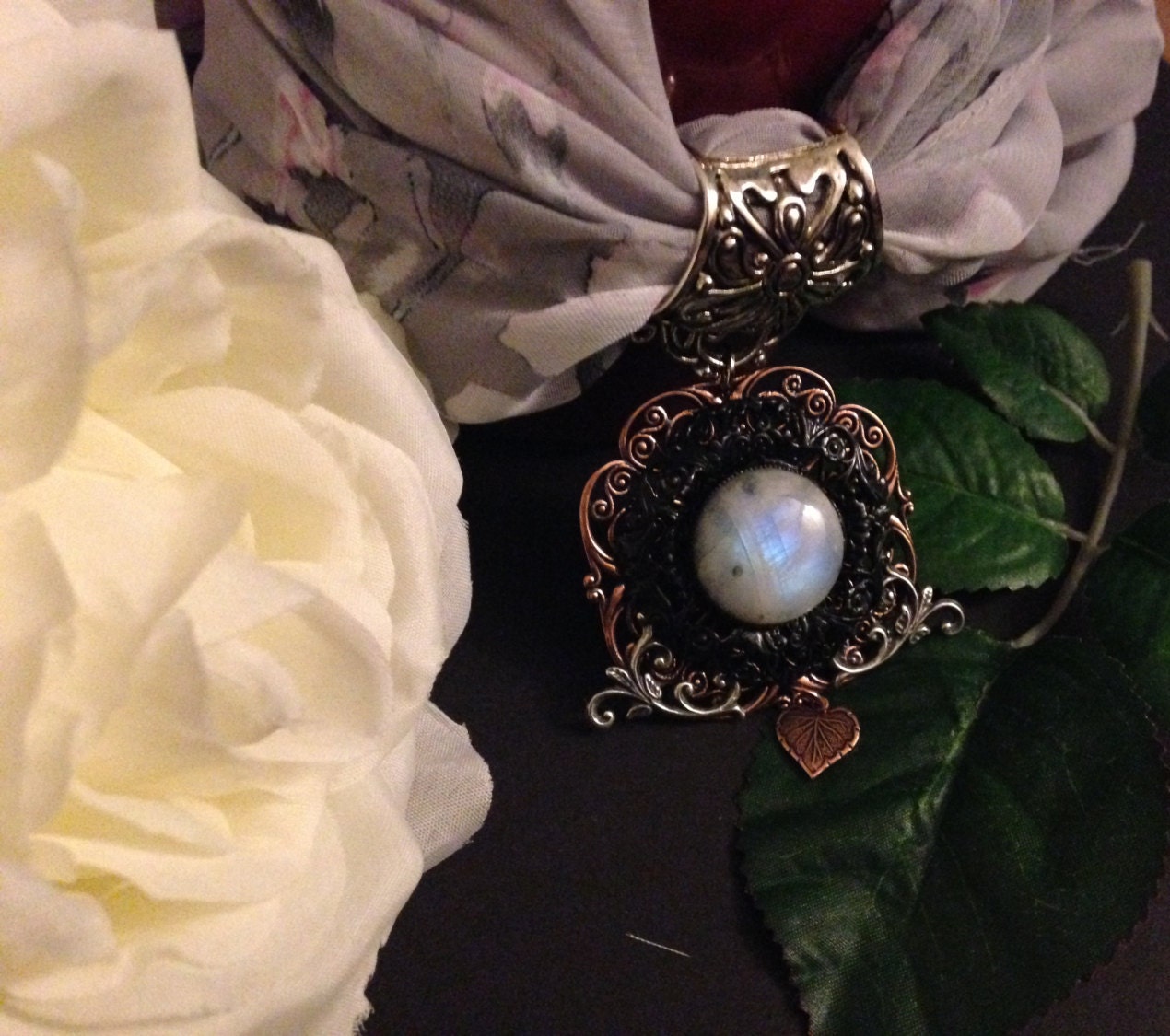 Mond-Blossom - Fantasy Inspirierte Jahrgang Mondstein Anhänger Schmuck Unikate Mond-Blossom - Fantasy Inspirierte Jahrgang Mondstein Anhänger Schmuck Unikate von KafkaVey