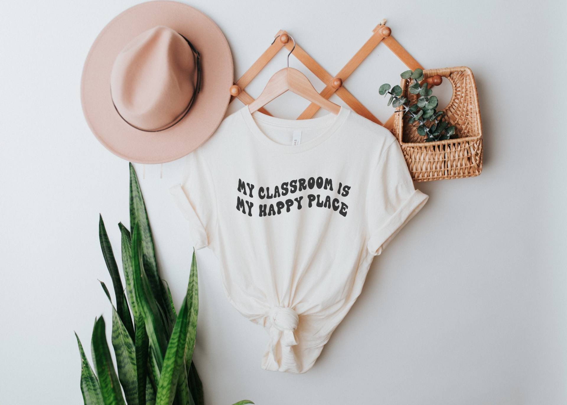 Lehrer Shirt, Geschenke, Wertschätzung Retro T-Shirt, My Classroom Is Happy Place Tshirt, Süßes Shirt Für Lehrer Shirt, Geschenke, Wertschätzung Retro T-Shirt, My Classroom Is Happy Place Tshirt, Süßes Shirt Für von KahanaClothing