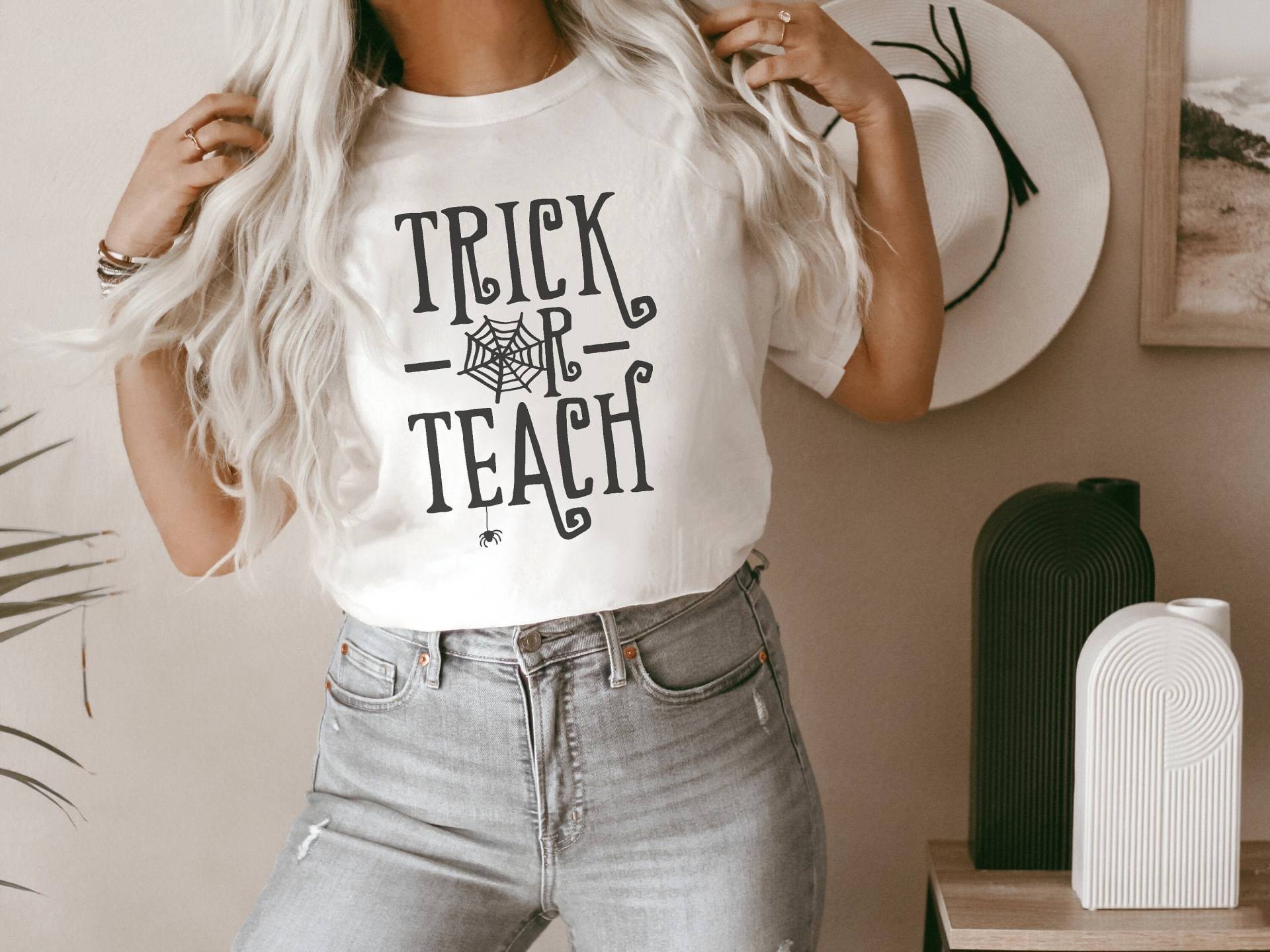 Trick Or Teach Halloween Shirt, Lehrer Grundschullehrer Geschenk, Schule Party von KahanaClothing