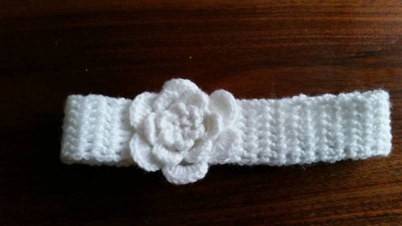 Weißes Gehäkelte Baby Stirnband von KahliLifestyle
