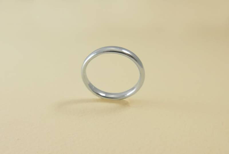 14-Karätiges Comfort-Fit-Weißgoldband. Hochzeits-Goldband. Polierte, Abgerundete Kuppel. Goldener Ehering. Herren Damen Ehering Schlicht von KaiJewelry585