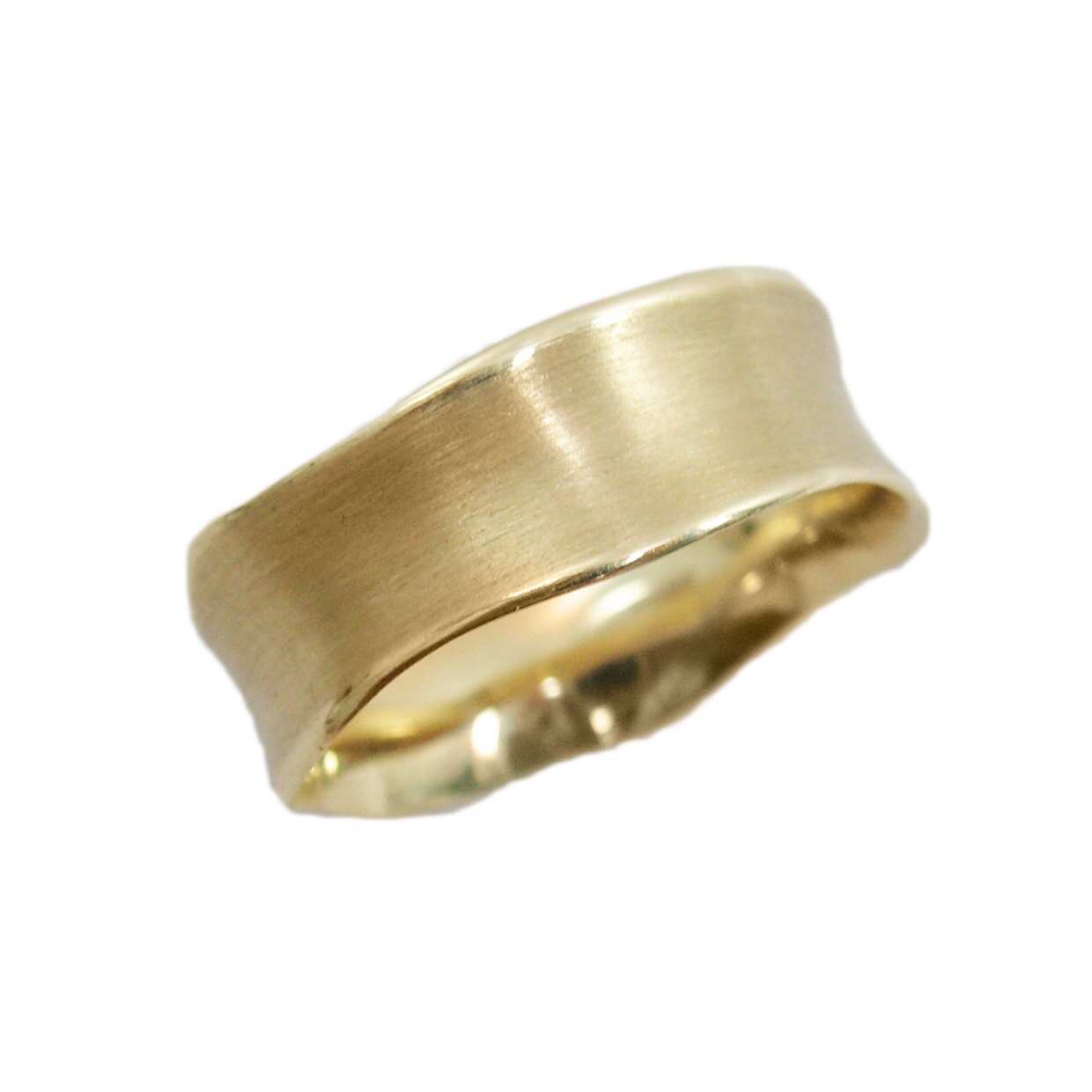 14K Gewellter Ehering. Matter Gelbgold-Ehering. Breiter Trauring. Geschwungener Ehering.echtgoldband von KaiJewelry585