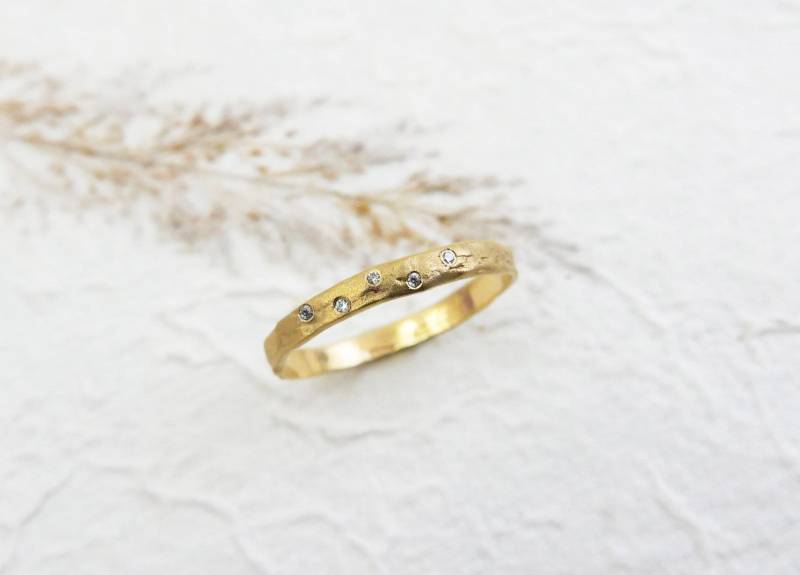 Trauring Aus 14Kt Solidem Gold Matt Geschmolzen. Frau Diamanten Ehering . Diamant Verlobungsring. Bandring. Aufgeschmolzenes Band von KaiJewelry585